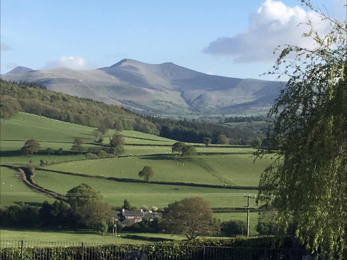 Cosy Arts & Crafts Cottage With Stunning Views Brecon Esterno foto